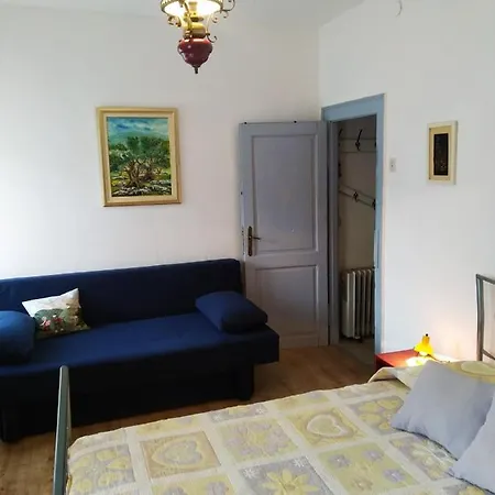 'angelo' In Traditional Stone House Apartamento